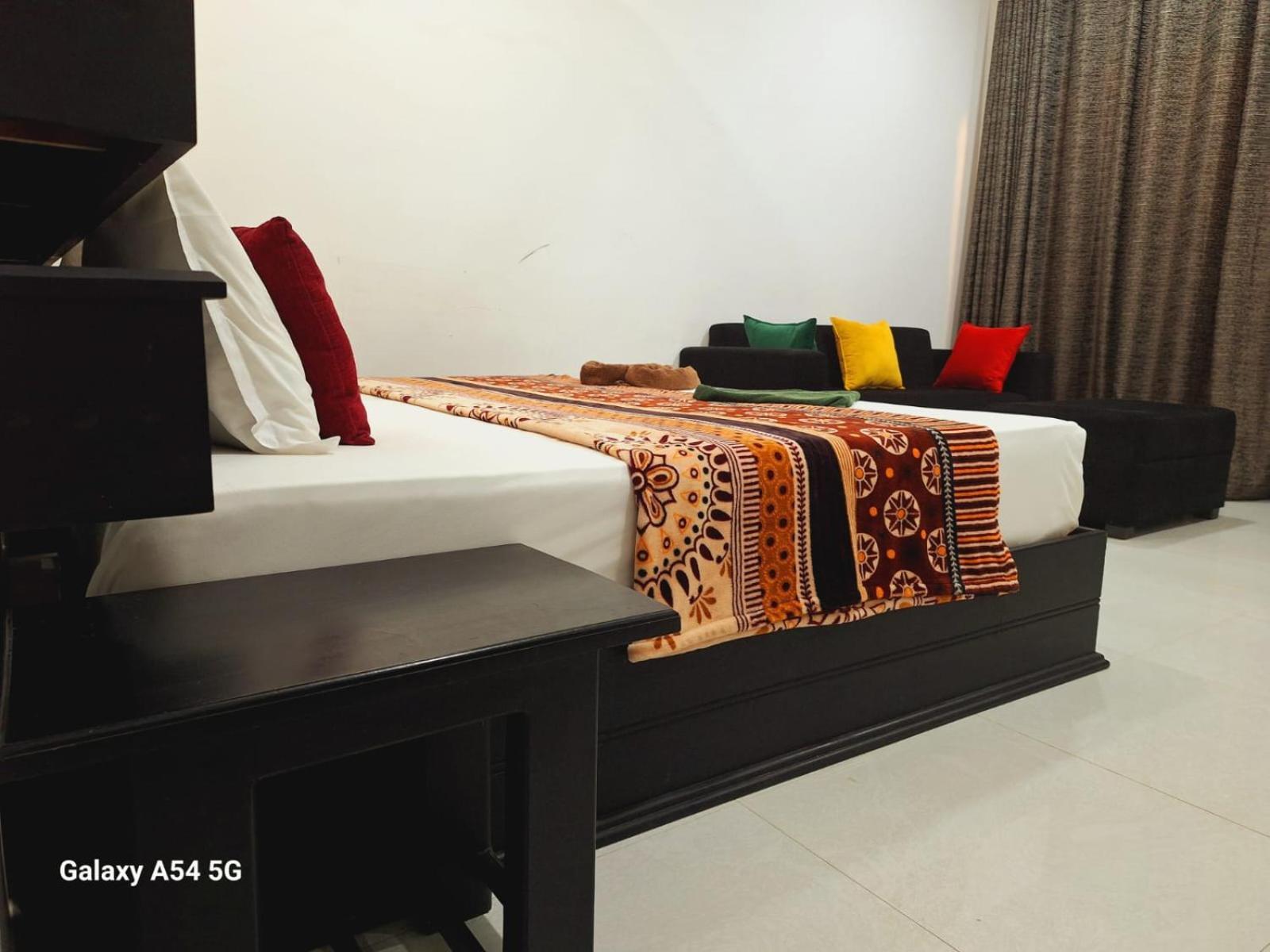 Ella Odyssey Inn Εξωτερικό φωτογραφία