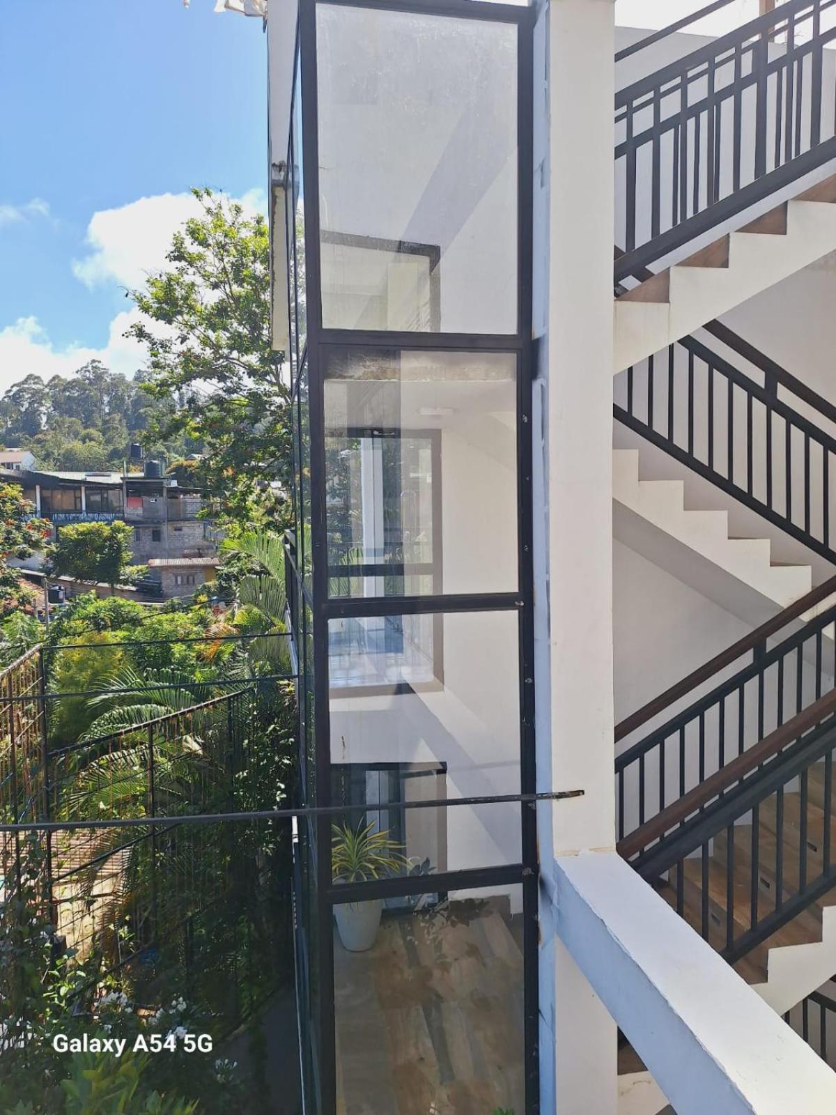 Ella Odyssey Inn Εξωτερικό φωτογραφία