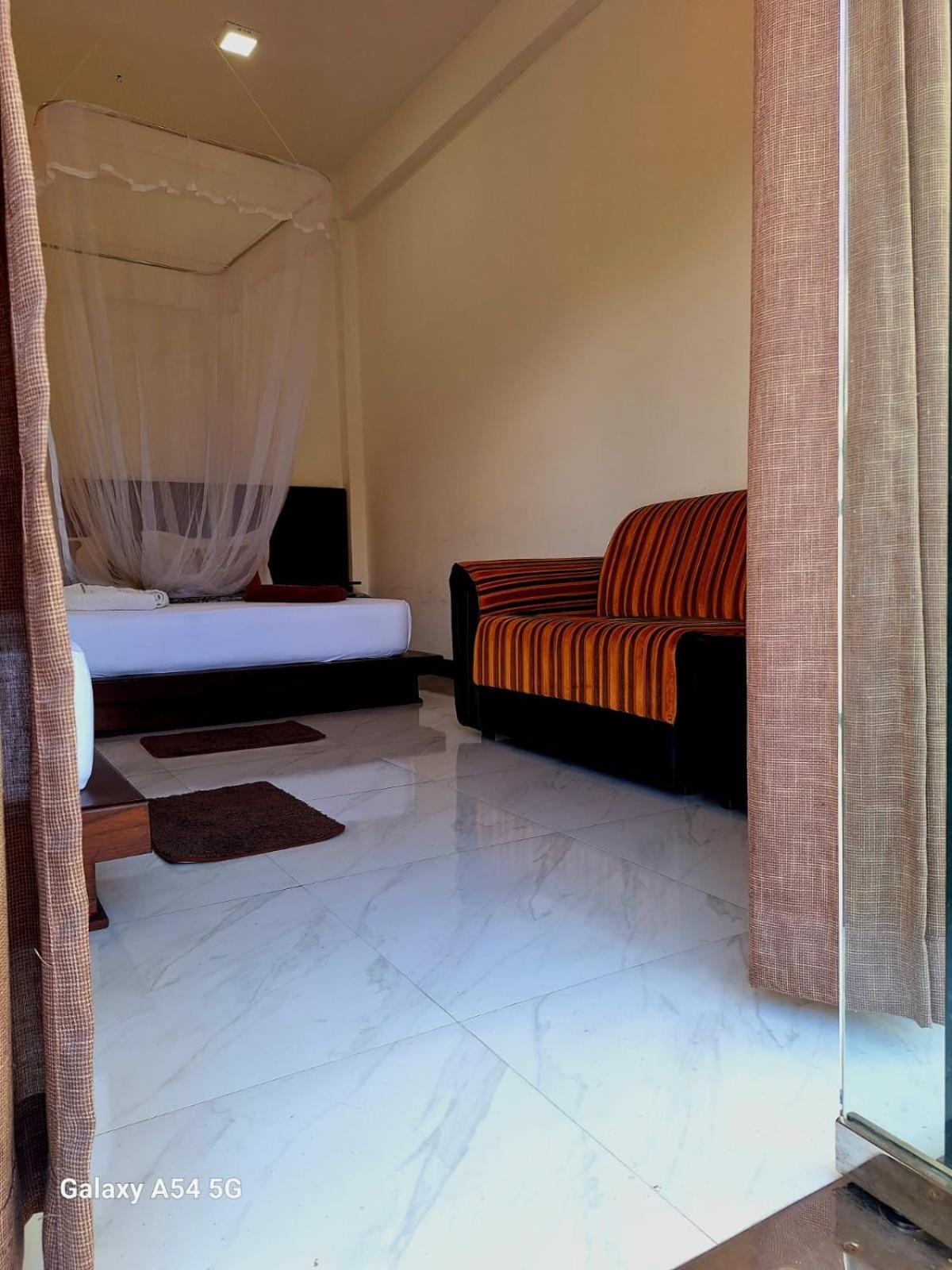 Ella Odyssey Inn Εξωτερικό φωτογραφία