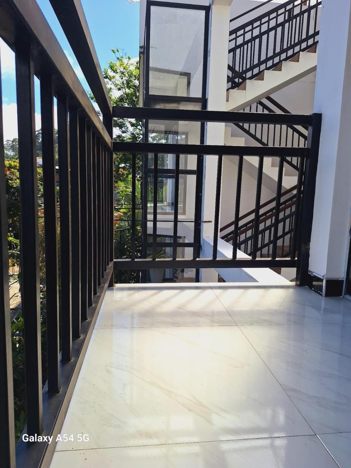 Ella Odyssey Inn Εξωτερικό φωτογραφία