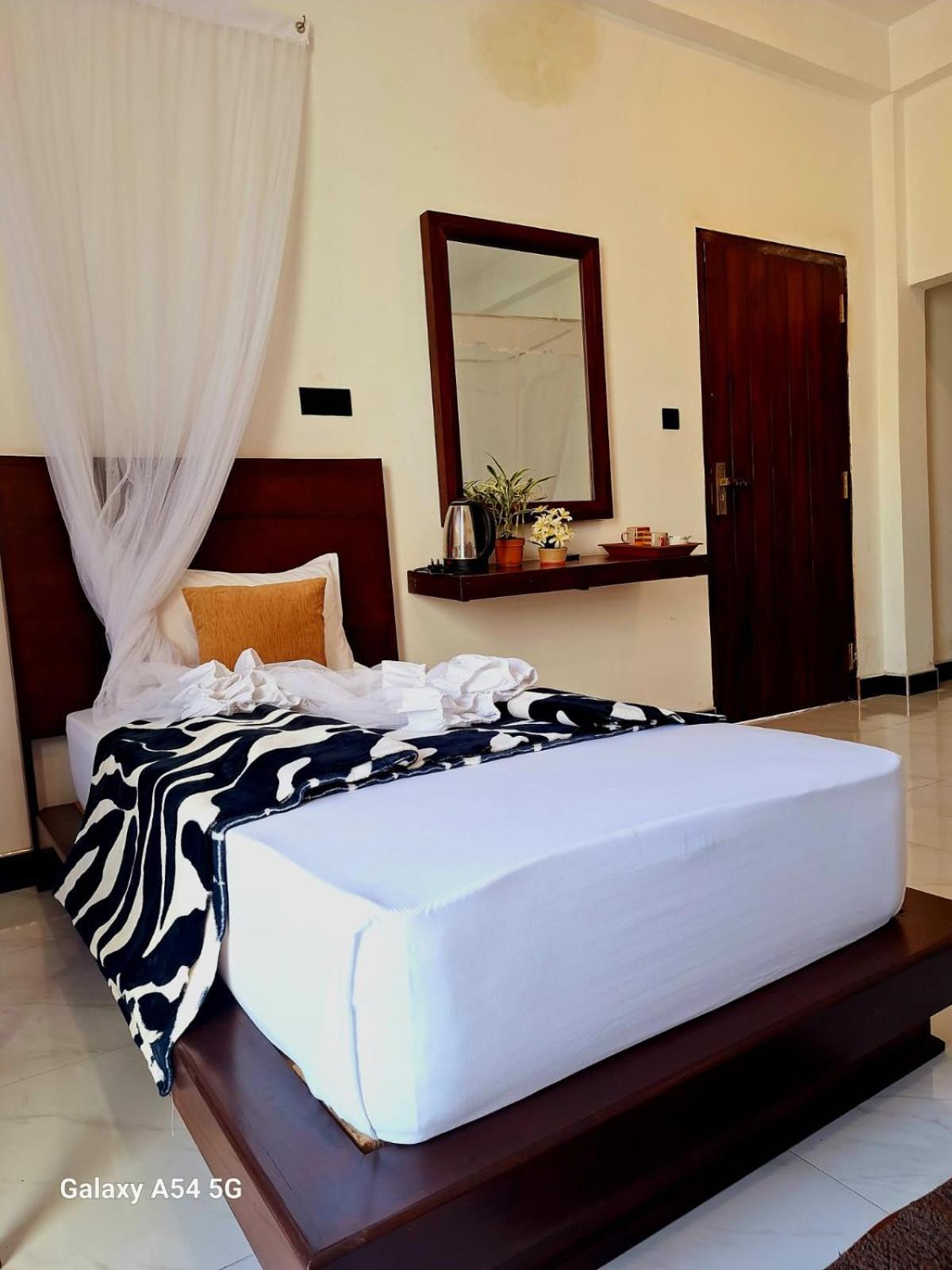 Ella Odyssey Inn Εξωτερικό φωτογραφία