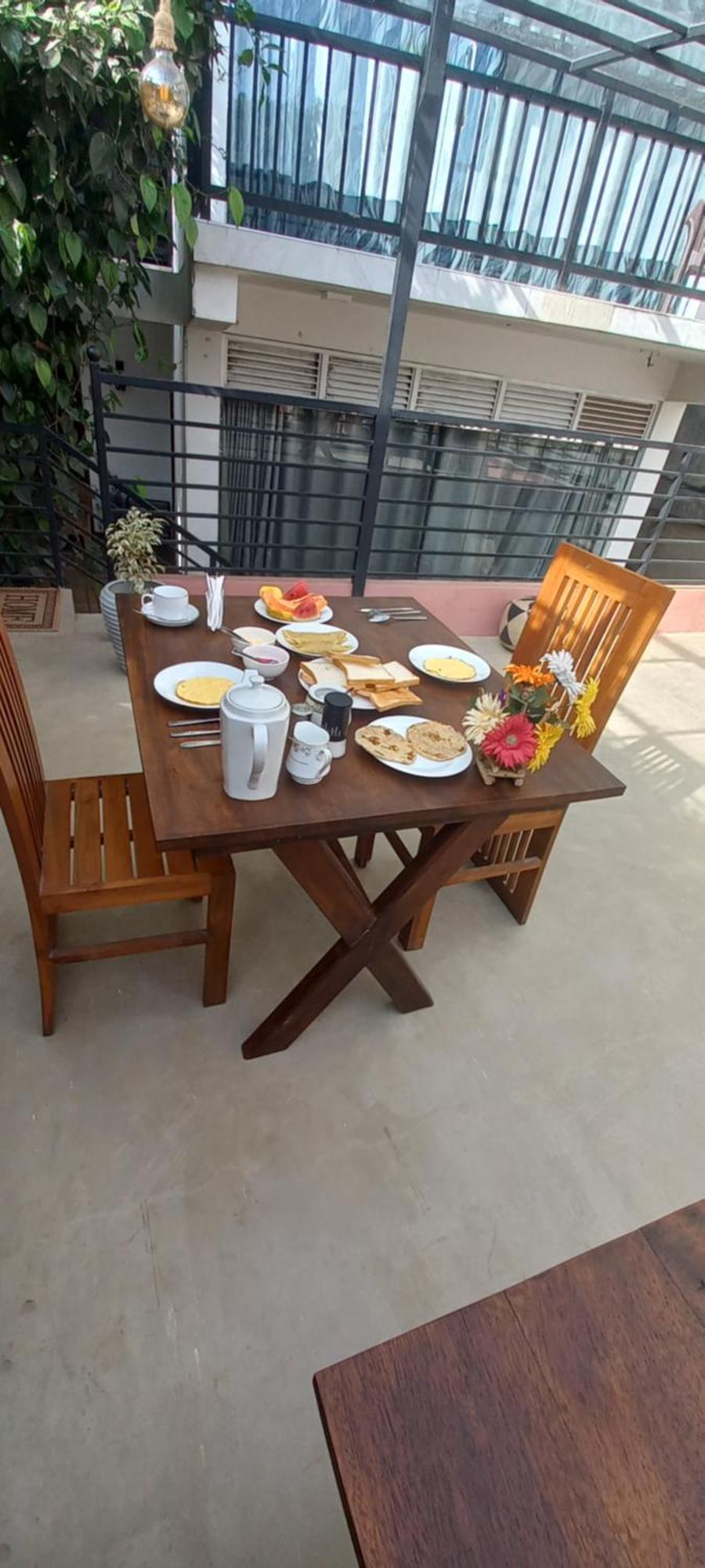 Ella Odyssey Inn Εξωτερικό φωτογραφία