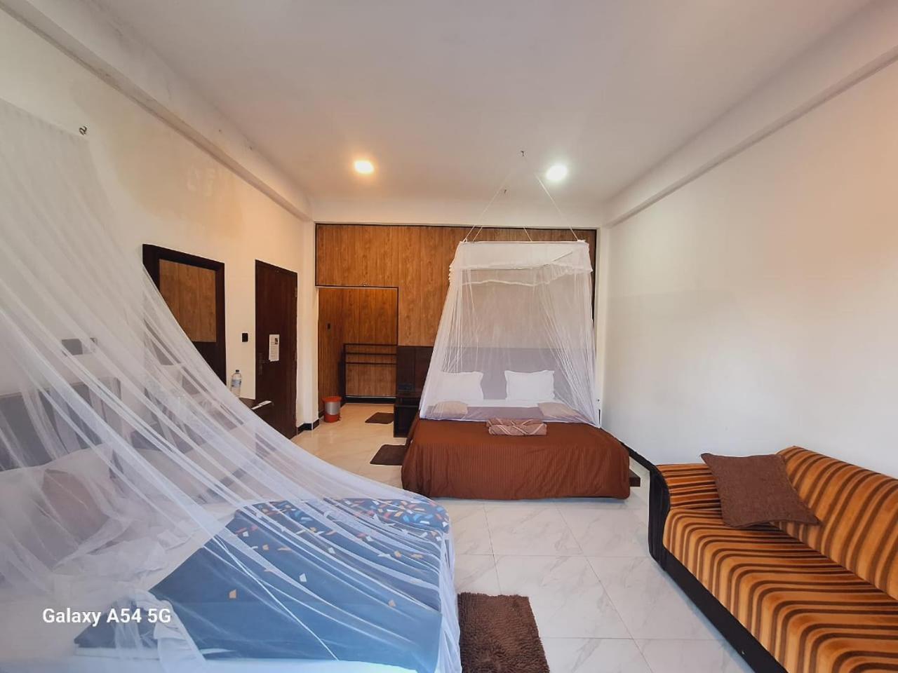 Ella Odyssey Inn Εξωτερικό φωτογραφία